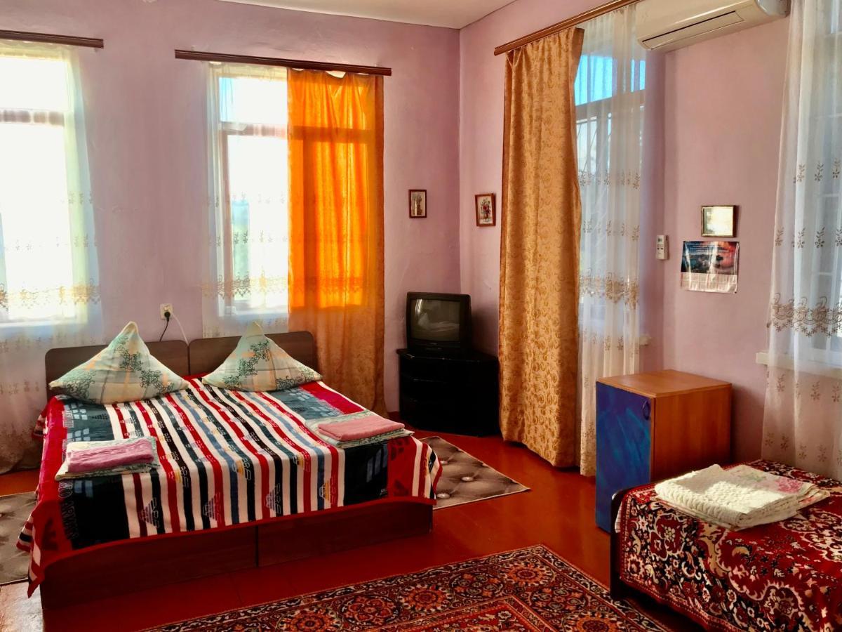 Guest House Anna Sukhumi Luaran gambar