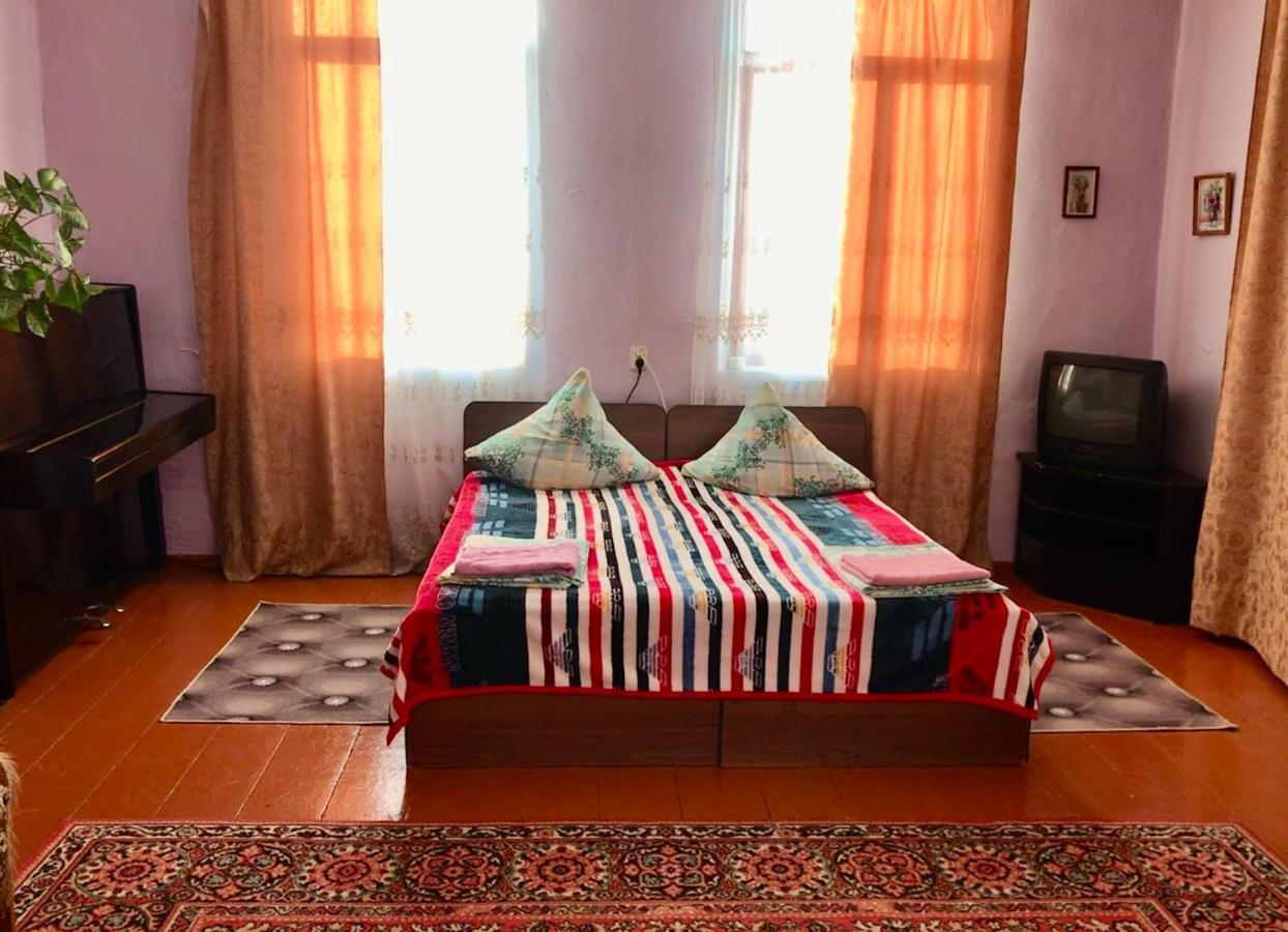Guest House Anna Sukhumi Luaran gambar