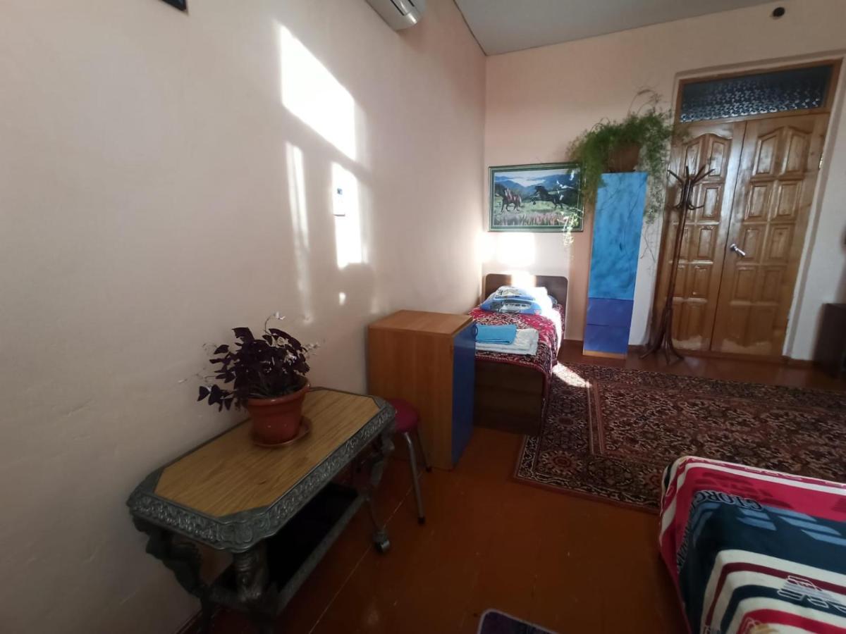 Guest House Anna Sukhumi Luaran gambar