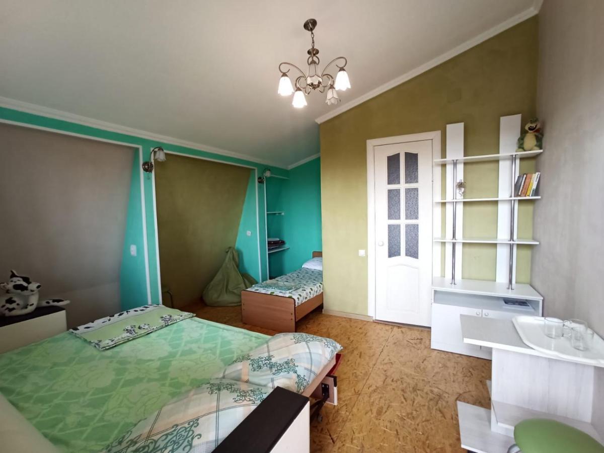 Guest House Anna Sukhumi Luaran gambar